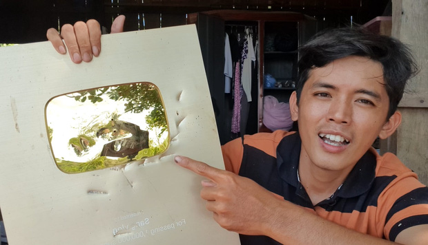 YouTuber nghèo nhất Việt Nam bất ngờ gặp hạn, bị kẻ trộm đòi tiền đầu năm, nút Vàng Bạc YouTube bị cạy sạch - Ảnh 3.
