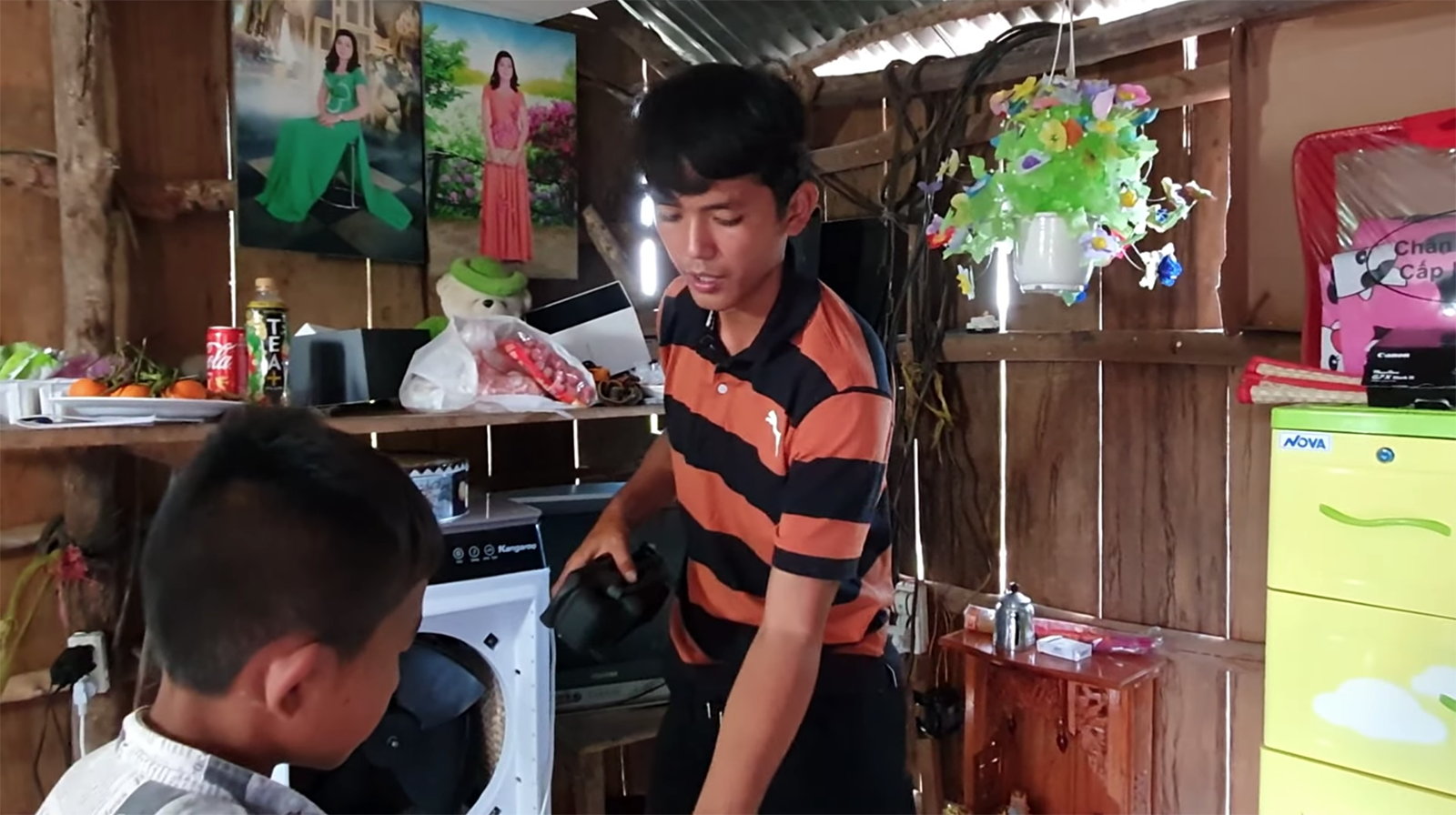 Youtuber Nghèo Nhất Việt Nam Bất Ngờ Gặp Hạn Bị Trộm Hỏi Thăm Ngay đầu Năm Nút Vàng Nút Bạc