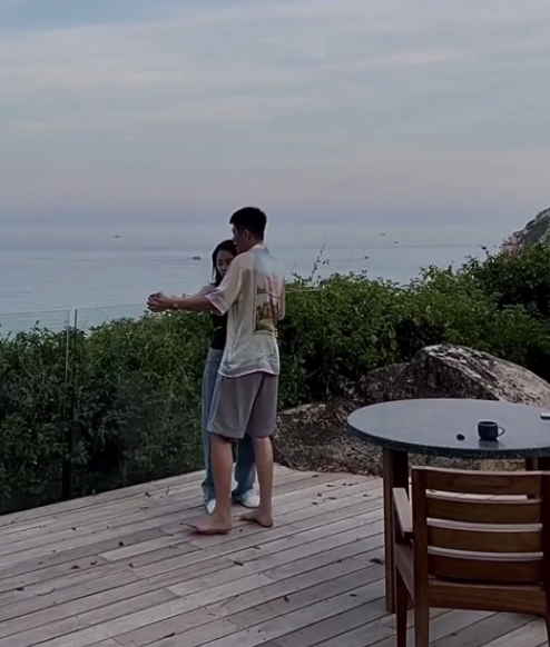 Linh Ngọc Đàm và đại gia kém tuổi chính thức thừa nhận đường ai nấy đi! - Ảnh 2. Linh Ngọc Đàm và đại gia kém tuổi chính thức thừa nhận đường ai nấy đi! - Ảnh 2.