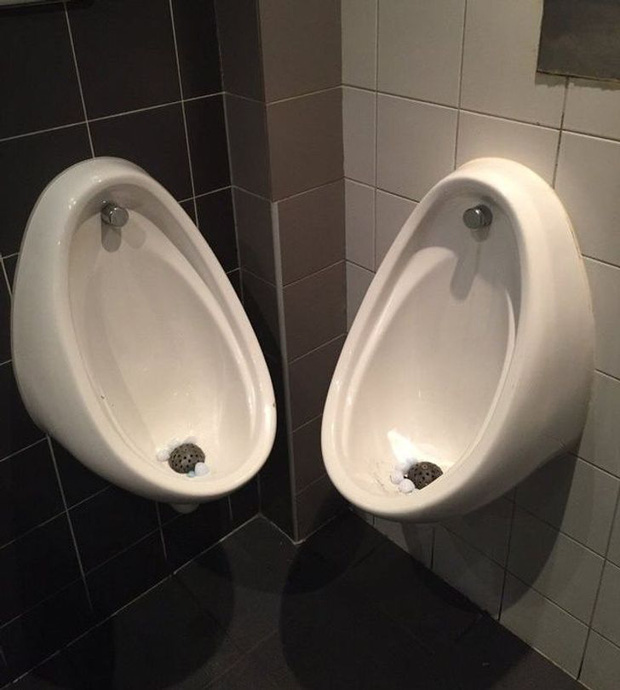Những thiết kế nhà vệ sinh khiến ai cũng bối rôi không biết tại sao lại thế - Ảnh 8.
