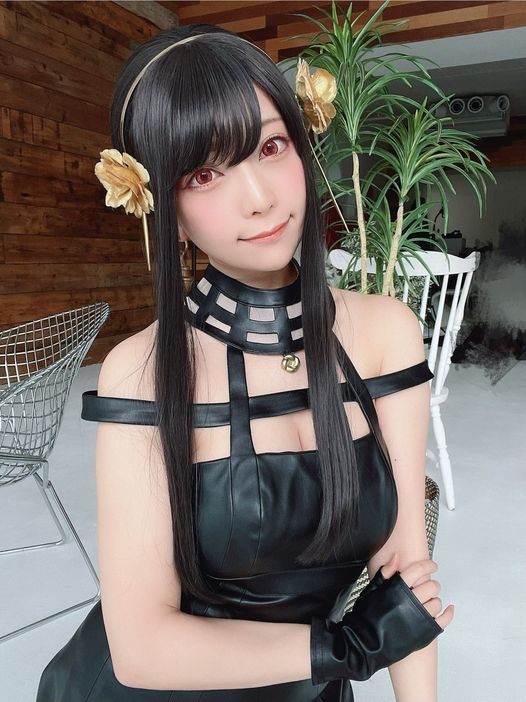 Nữ coser nổi tiếng bắt chước khuôn mặt tự mãn của Anya và cosplay nữ sát thủ Yor siêu xinh - Ảnh 7.