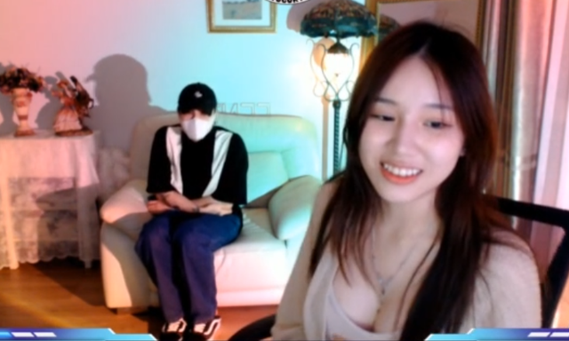 The relationship has not been officially confirmed, but the 2K female streamer took this special action with Zeros - Photo 1.