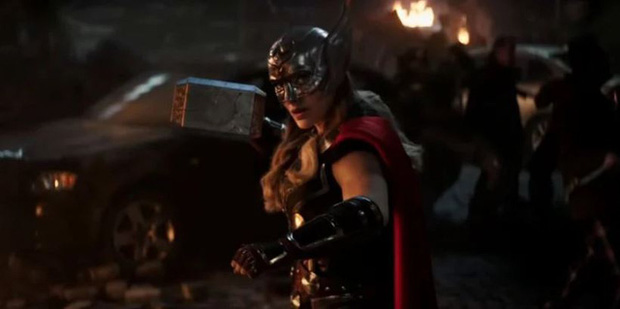  YouTuber chế ra búa thần của Thor với khả năng phóng sét trong thực tế - Ảnh 1.