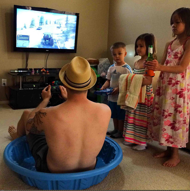 Showing off their godly children, gamer dads make the community admire for their 