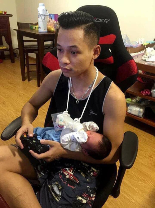 Showcasing their godly children, gamer fathers make the community admire for their 