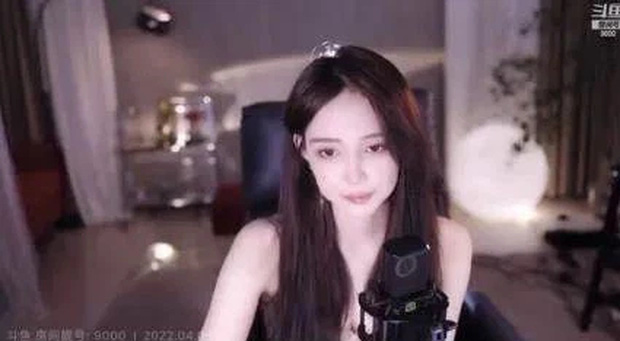 “Coi thường donate, nhiều nữ streamer phản ứng mạnh mẽ với yêu cầu của fan cứng? - Ảnh 2.