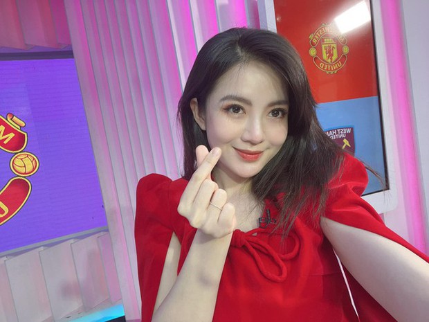  MC Tú Linh: Hot girl M.U thay đổi ra sao sau bức hình từng làm chao đảo cộng đồng mạng? - Ảnh 11.