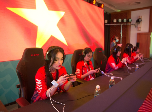 Hiên ngang bước vào Chung kết, đội tuyển Tốc Chiến nữ Việt Nam quyết tâm trở thành những cô gái vàng - Ảnh 12.