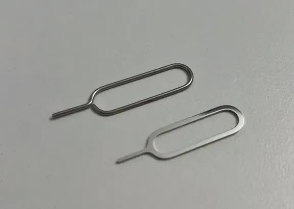Apple's prank, separate sim sticks for sale, costing up to 100 thousand - Photo 3.