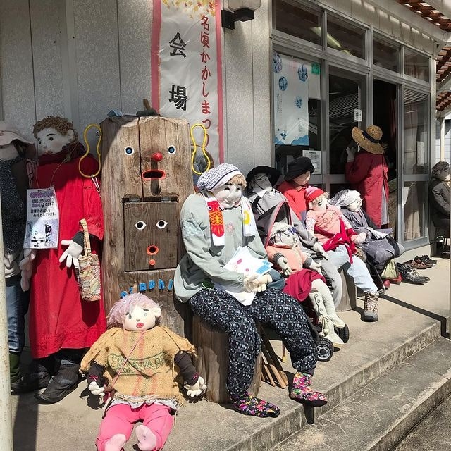 Ngôi làng bù nhìn như trong phim kinh dị ở Nhật Bản, nơi búp bê đông hơn con người gấp cả chục lần - Ảnh 3.
