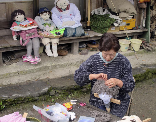 Ngôi làng bù nhìn như trong phim kinh dị ở Nhật Bản, nơi búp bê đông hơn con người gấp cả chục lần - Ảnh 8.