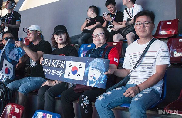 Before MSI 2022, Faker was severely insulted by LPL fans because of Mother's Day - Photo 2.