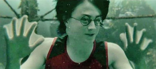 6 bí mật hậu trường Harry Potter không phải ai cũng biết: Daniel Radcliffe mắc bệnh vì 1 cảnh quay, có người dám chơi khăm cả đạo diễn - Ảnh 5.