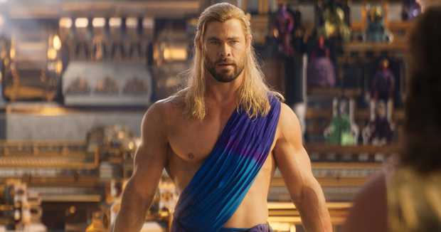 Mỹ nhân chợt nổi tiếng nhờ đóng vài giây Thor 4: Đẹp bậc nhất thế giới, từng mê mẩn Chris Hemsworth - Ảnh 1.