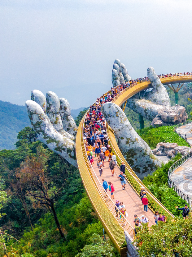 The Golden Bridge in Vietnam makes the whole world 