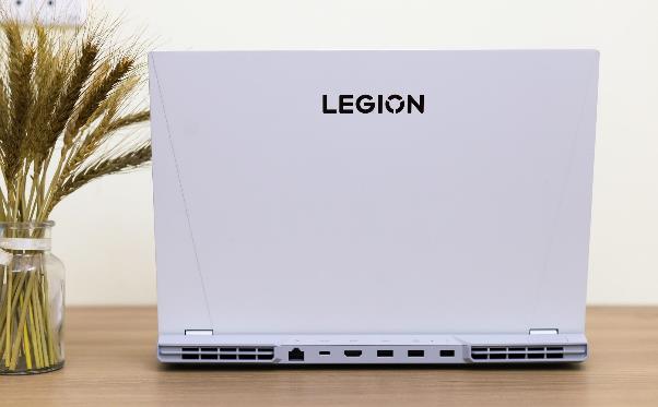 Đánh giá Legion 5i Pro 2022: Máy tính xách tay mạnh mẽ chơi game không ngán - Ảnh 1.