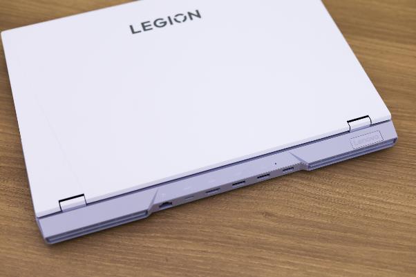 Đánh giá Legion 5i Pro 2022: Laptop mạnh mẽ không ngán tựa game nào - Ảnh 2.