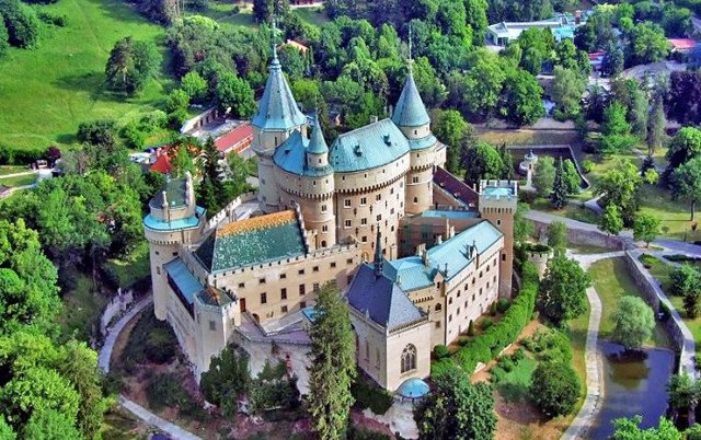 11 lâu đài đẹp nhất thế giới, nơi khơi nguồn cảm hứng bất tận cho những câu chuyện cổ tích - Ảnh 12.