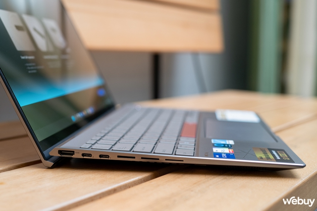 Ngắm laptop Asus Zenbook 14X OLED Space Edition: Màn hình đẹp, cấu hình cao, nhiều chi tiết thiết kế độc đáo - Ảnh 11.