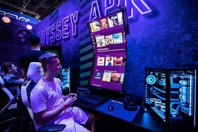 Trải nghiệm Samsung Odyssey Ark: Ấn tượng trước màn hình gaming 55 inch - Ảnh 1.