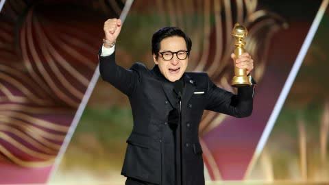 太骄傲了：第一位赢得著名金球奖的越南裔演员！ - 照片 2。