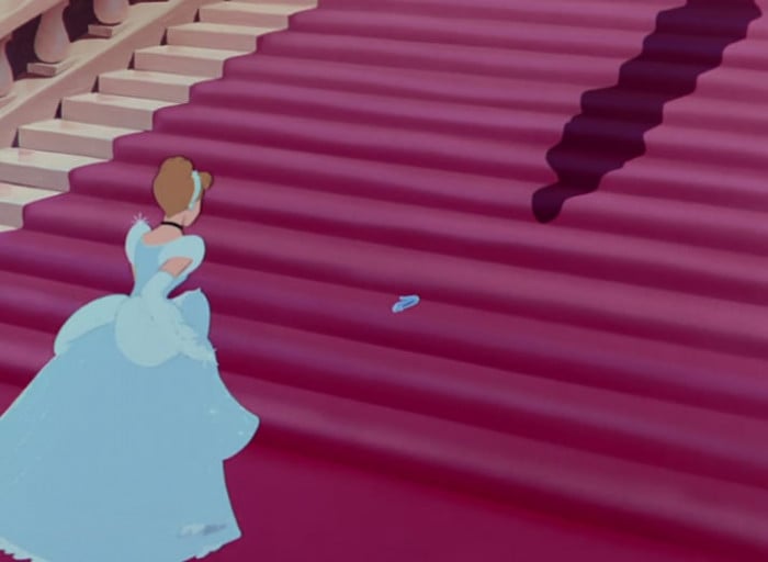 10 chi tiết khó hiểu từ loạt phim công chúa Disney: Đôi giày của Lọ Lem vẫn là bí ẩn - Ảnh 10.