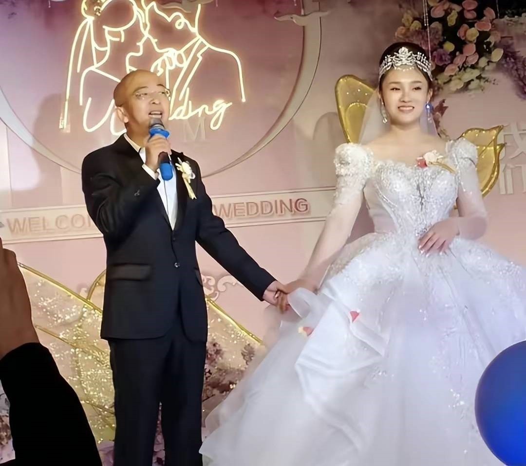 Nam diễn viên xấu nhất Trung Quốc sở hữu khối tài sản hàng trăm triệu NDT, cưới vợ đẹp kém 14 tuổi - Ảnh 6.