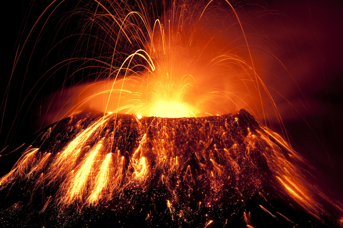Đổ bê tông vào miệng siêu núi lửa để ngăn phun trào: Giải pháp khả thi hay ý tưởng điên rồ? - Ảnh 1.