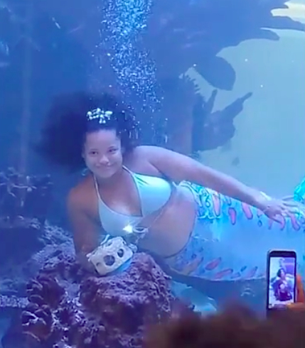 Rare story: Mermaid almost drowned and made an impressive move - Photo 1.