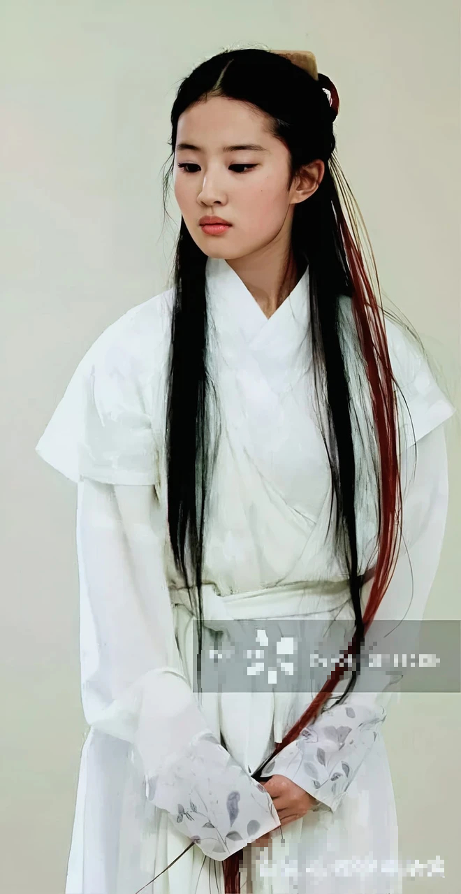 Hot lại tạo hình Tiểu Long Nữ bị loại bỏ của Lưu Diệc Phi, vì kiểu tóc mà suýt mang danh xấu nhất lịch sử - Ảnh 2.