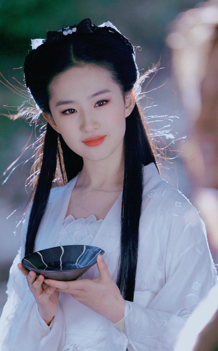 Hot lại tạo hình Tiểu Long Nữ bị loại bỏ của Lưu Diệc Phi, vì kiểu tóc mà suýt mang danh xấu nhất lịch sử - Ảnh 4.