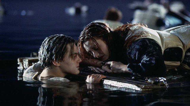 Cái kết của Titanic sau 25 năm vẫn còn gây tranh cãi, đạo diễn làm một điều khiến khán giả phải thán phục - Ảnh 1.