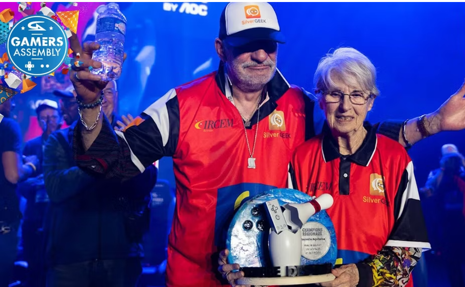 A pair of cool gamers, with a total age of more than 180, still won the e-sports tournament - Photo 1.
