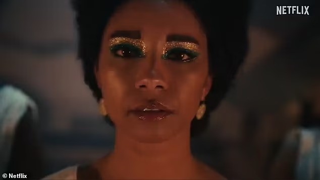 The Egyptians were outraged by letting black actors play Queen Cleopatra - Photo 2.