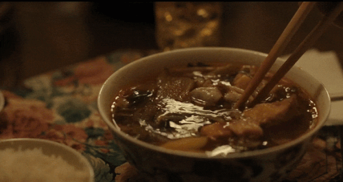 Tô canh chua, cốc trà đá và diễn viên Hồng Đào trong bộ phim hot toàn cầu - Ảnh 1.