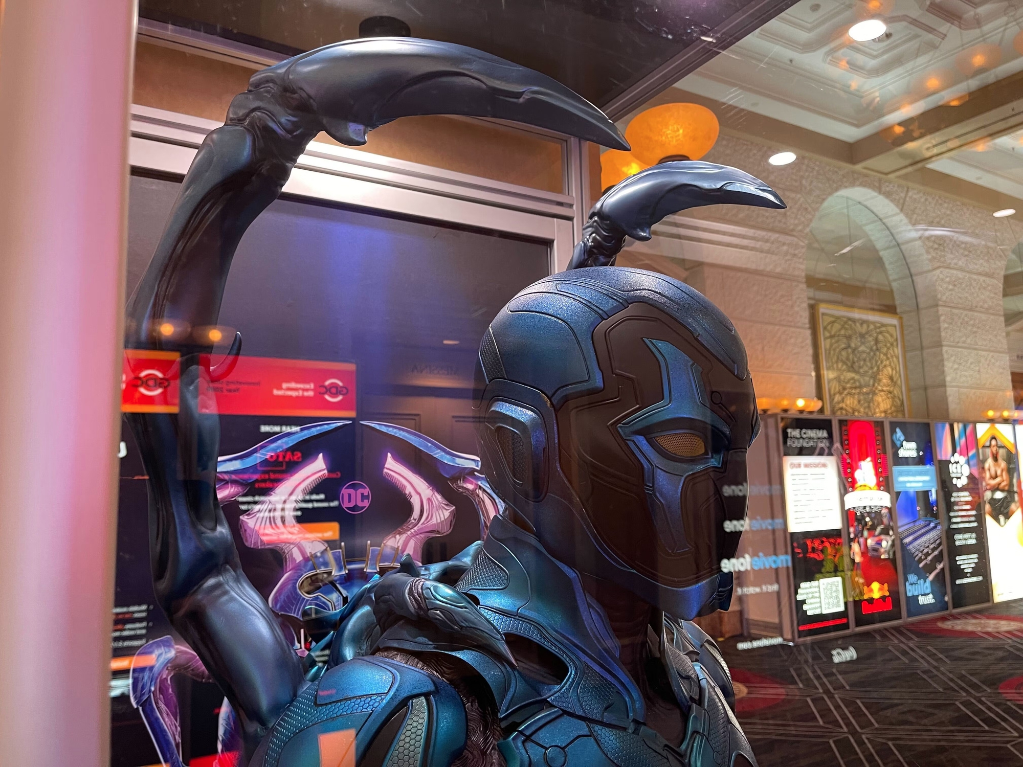Ngắm nghía hình ảnh chi tiết đầu tiên về bộ giáp của siêu anh hùng Blue Beetle - Ảnh 1.