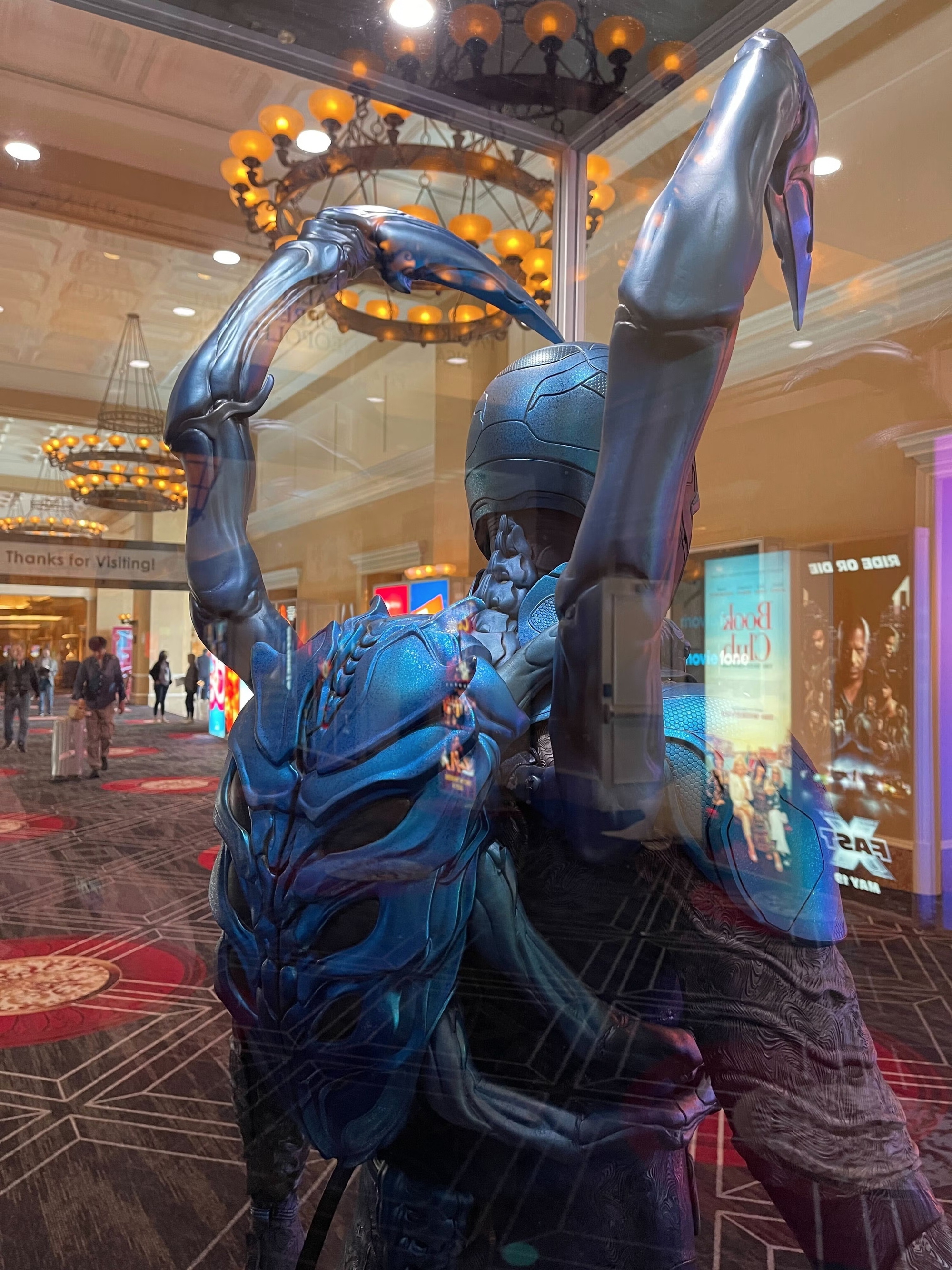 Ngắm nghía hình ảnh chi tiết đầu tiên về bộ giáp của siêu anh hùng Blue Beetle - Ảnh 5.