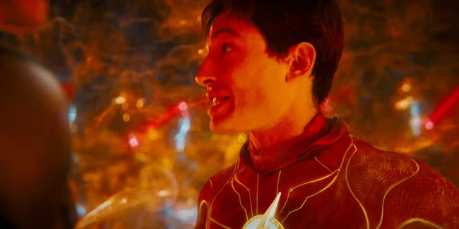 Soi trailer mới của The Flash: Đa vũ trụ sắp sụp đổ, dọn đường cho DCU mới của James Gunn? - Ảnh 15.