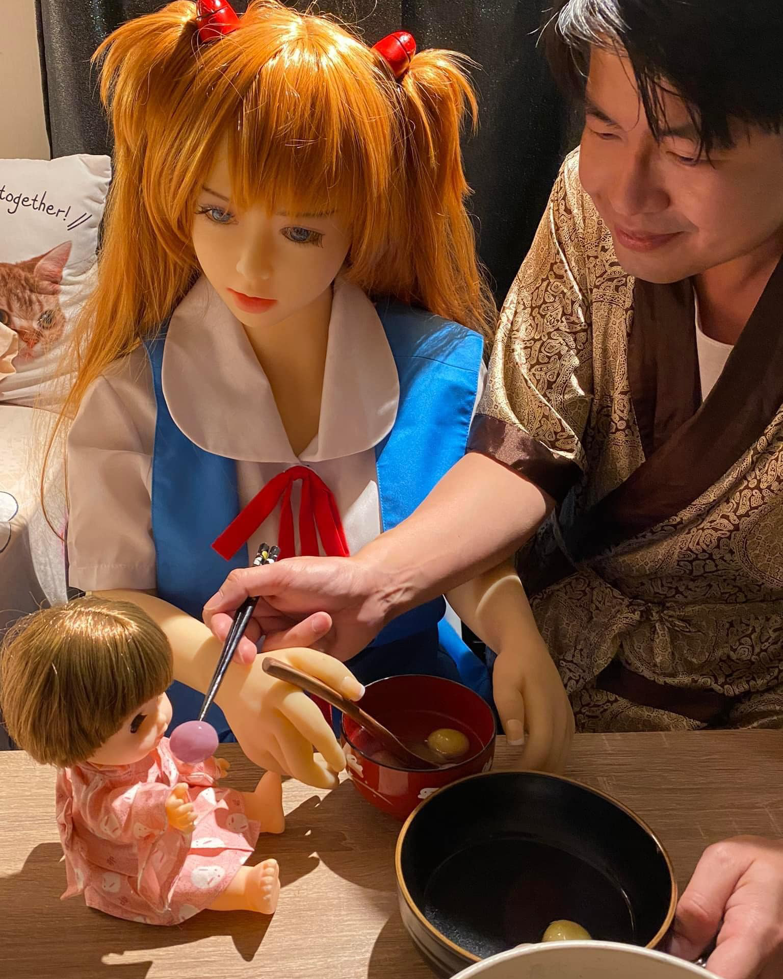The man married an 'anime doll' as his wife because he did not want conflict in the family - Photo 7.