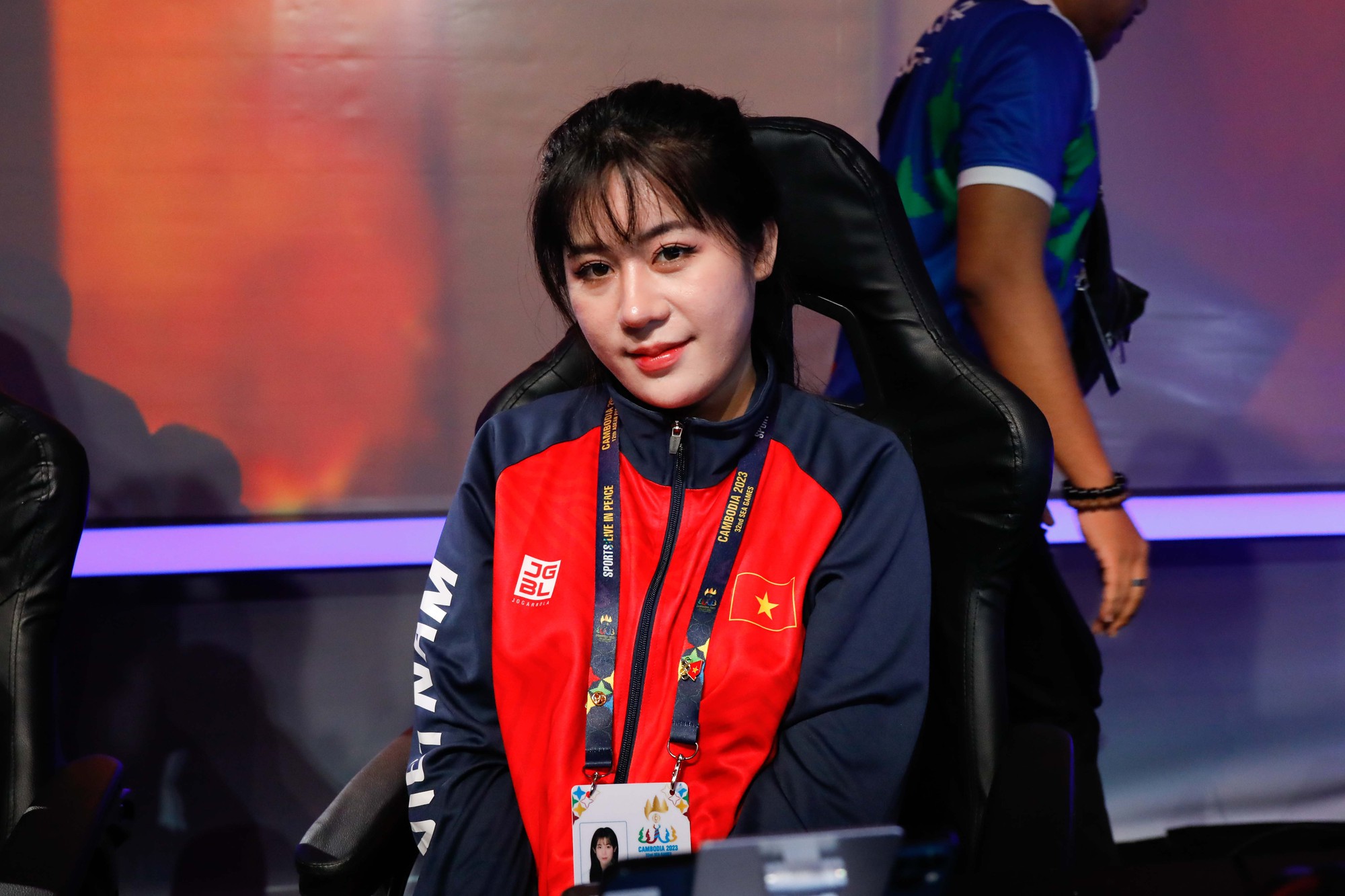 The international Esports 'pink ball' bloomed at the 32nd SEA Games, the Vietnamese players were also on par with the 'female pearls' - Photo 7.