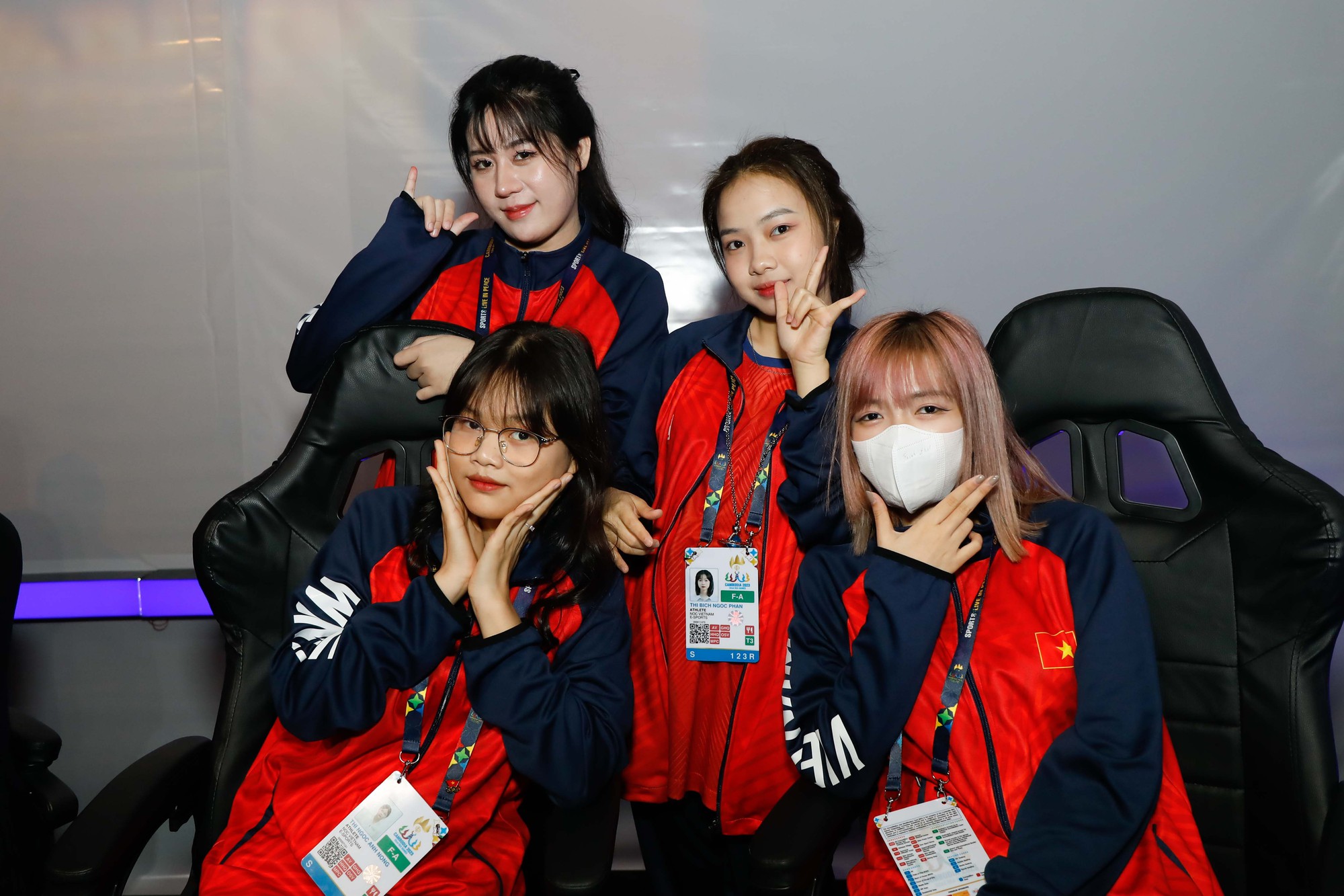 The international Esports 'pink ball' bloomed at the 32nd SEA Games, the Vietnamese players also matched the 'female pearl' - Photo 6.