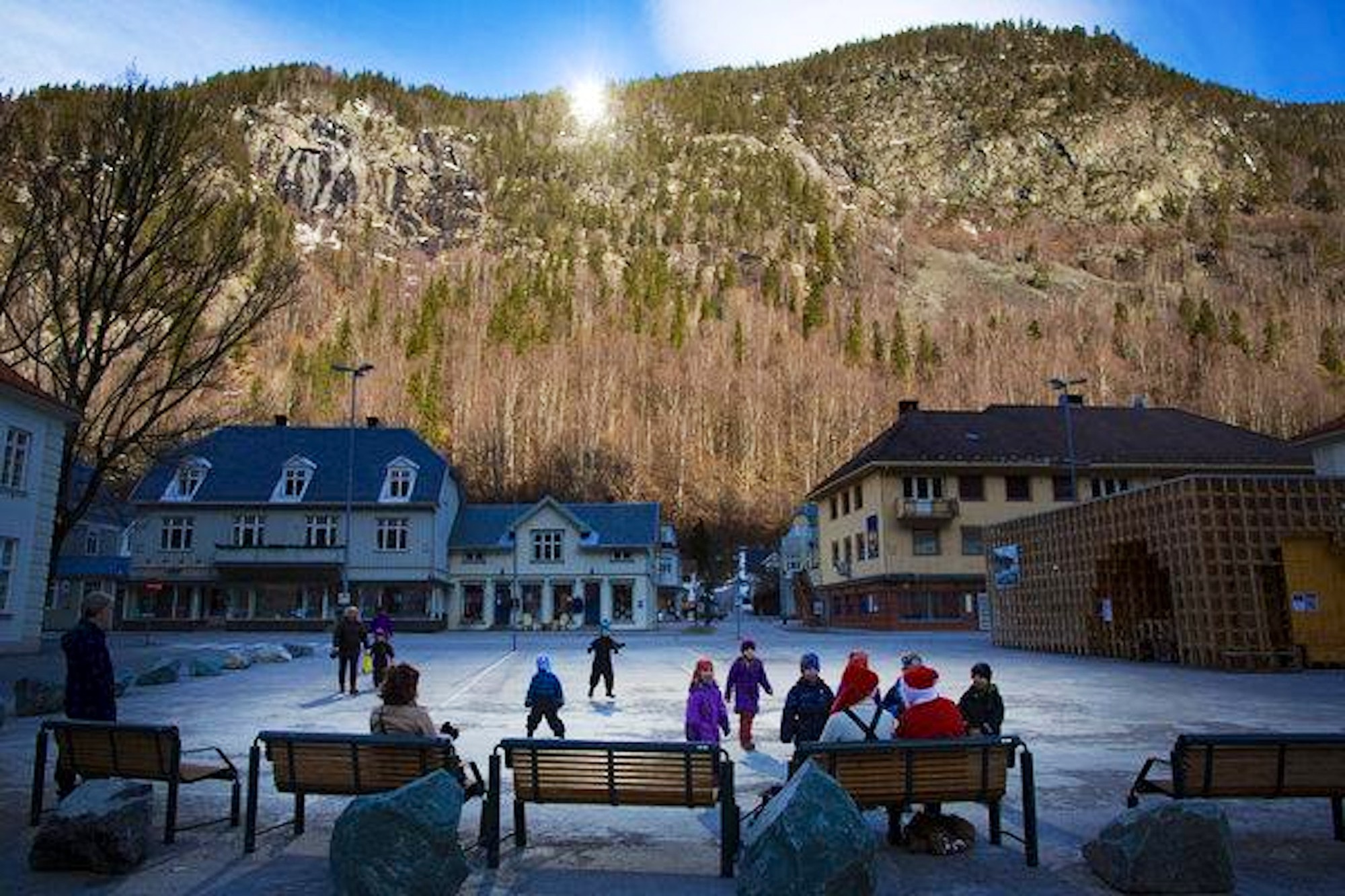 Why is Rjukan called the 'town without the sun'?  - Photo 2.
