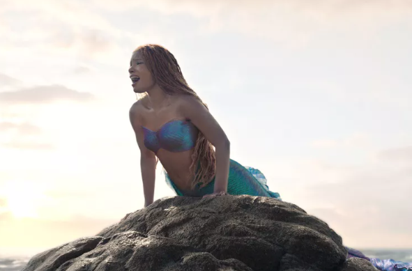 Halle Bailey was called the most perfect Mermaid on the screen - Photo 1.