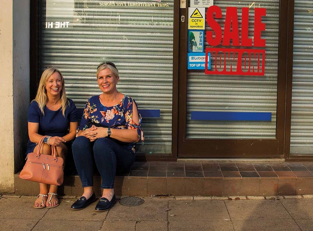 Finding the strangers he took on the street 40 years ago, the photographer recreates the photos of that day - now touching - Photo 5.