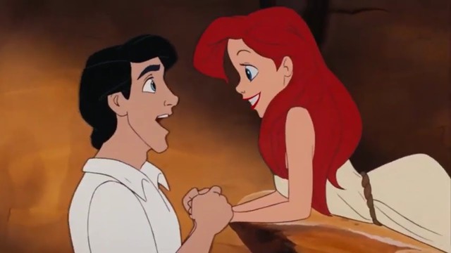 A series of other cartoon details of The Little Mermaid: One character and two weddings were cut out - Photo 2.