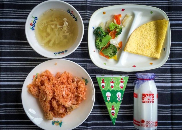 What is the typical lunch in school cafeterias around the world?  - Photo 3.