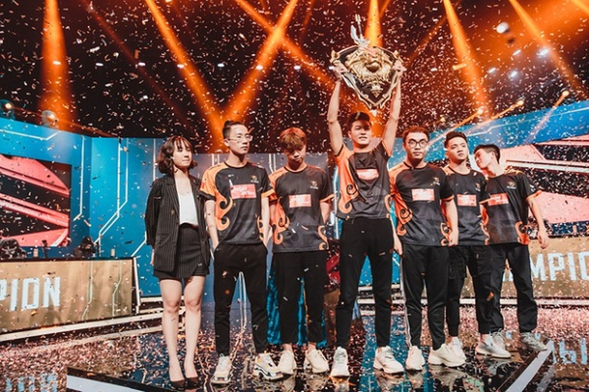 Nữ HLV đầu tiên của Esports Việt khoe nhan sắc U30 khó tin - Ảnh 1.