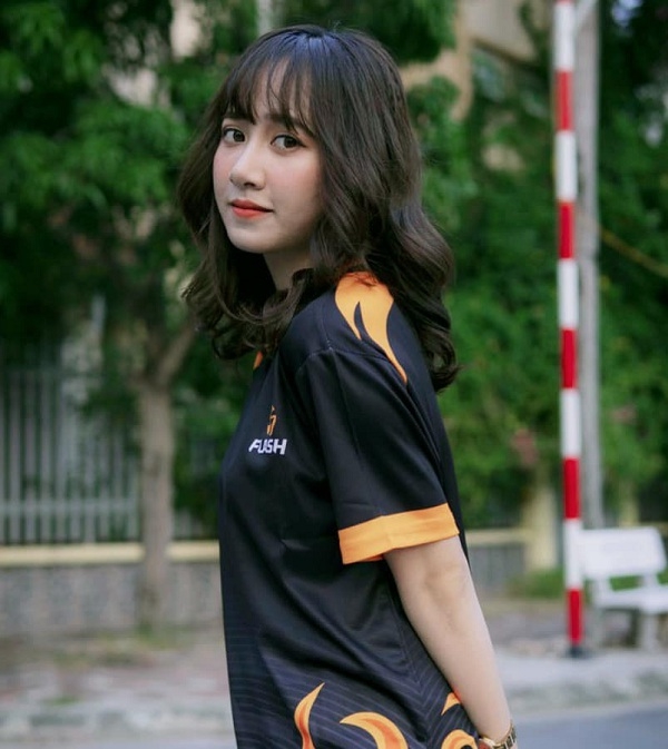 Nữ HLV đầu tiên của Esports Việt khoe nhan sắc U30 khó tin - Ảnh 3.
