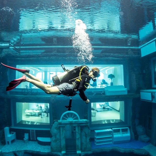 Bí ẩn về bể bơi sâu nhất thế giới được chứng nhận Kỷ lục Guinness: Nơi du khách tổ chức tiệc sinh nhật, thậm chí đua xe mà không lo bị ngạt nước - Ảnh 9.
