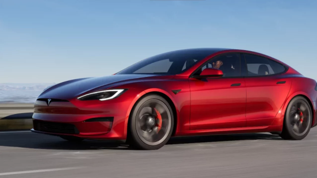 Tesla giới thiệu công nghệ xe điện mới &quot;vừa đi vừa sạc&quot; - Ảnh 1.